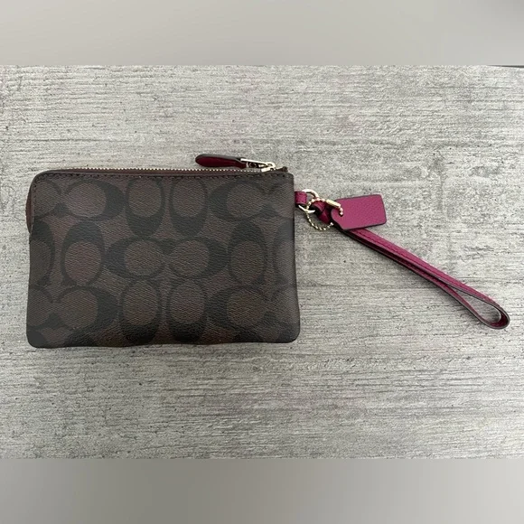 Corner Zip Wristlet In Signature Canvas - Picture 7 of 7